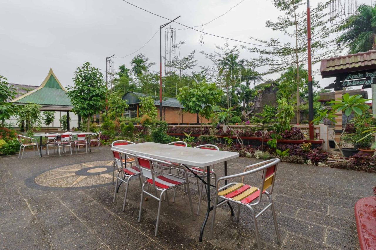 Reddoorz Plus @ Setiabudi Medan 4 Sunggal エクステリア 写真